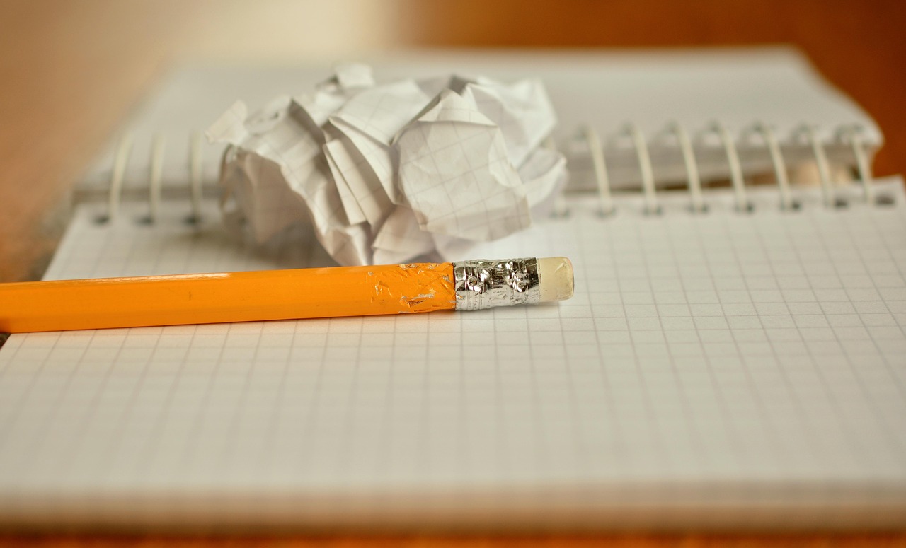 The Difference Between Writing for You and Writing for The Algorithm (And Why Both Matter)
